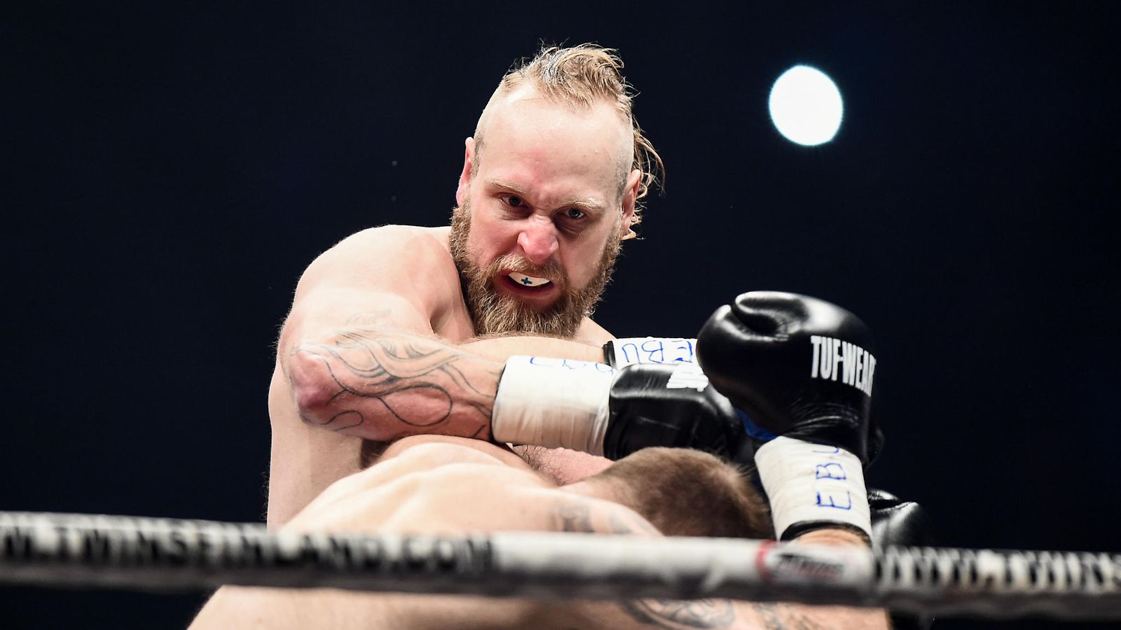 Robert Helenius iski julmalla ilmeellä
