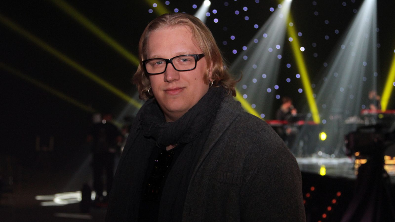Arttu Wiskari esiintyy KIDSing-semifinaalissa.