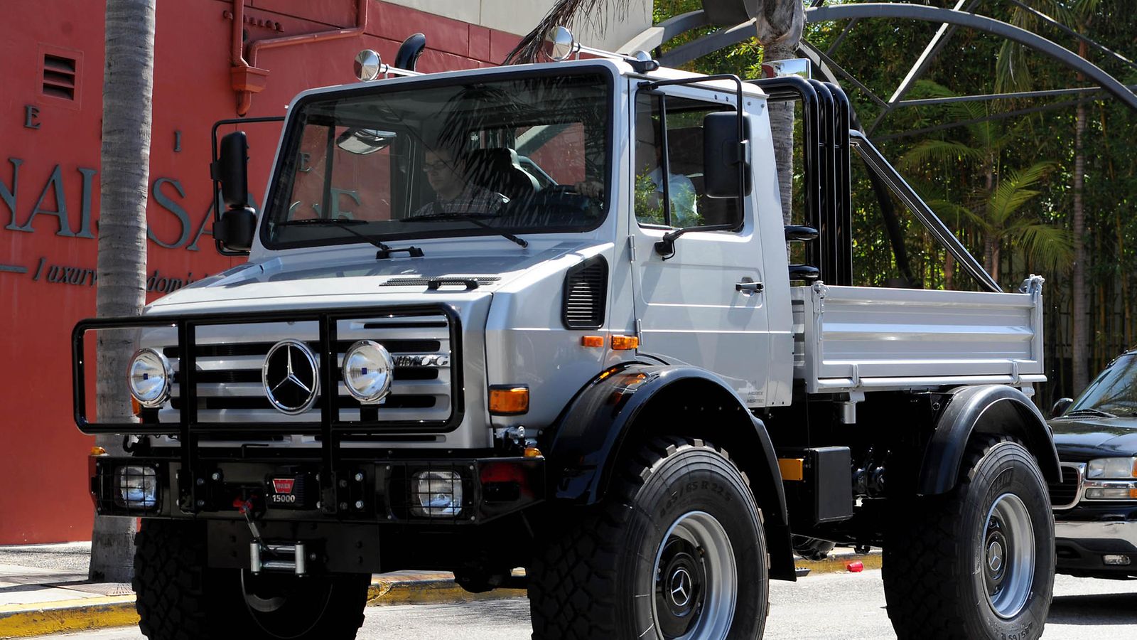 Arnold Schwarzenegger Unimog Mercedes Benz (1)