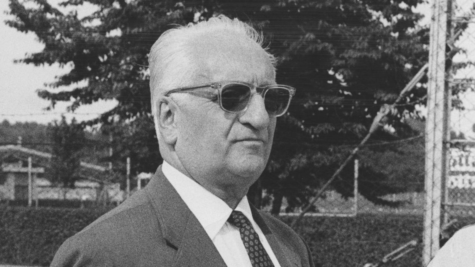 Enzo Ferrari ja Derek Bell kesäkuussa 1968