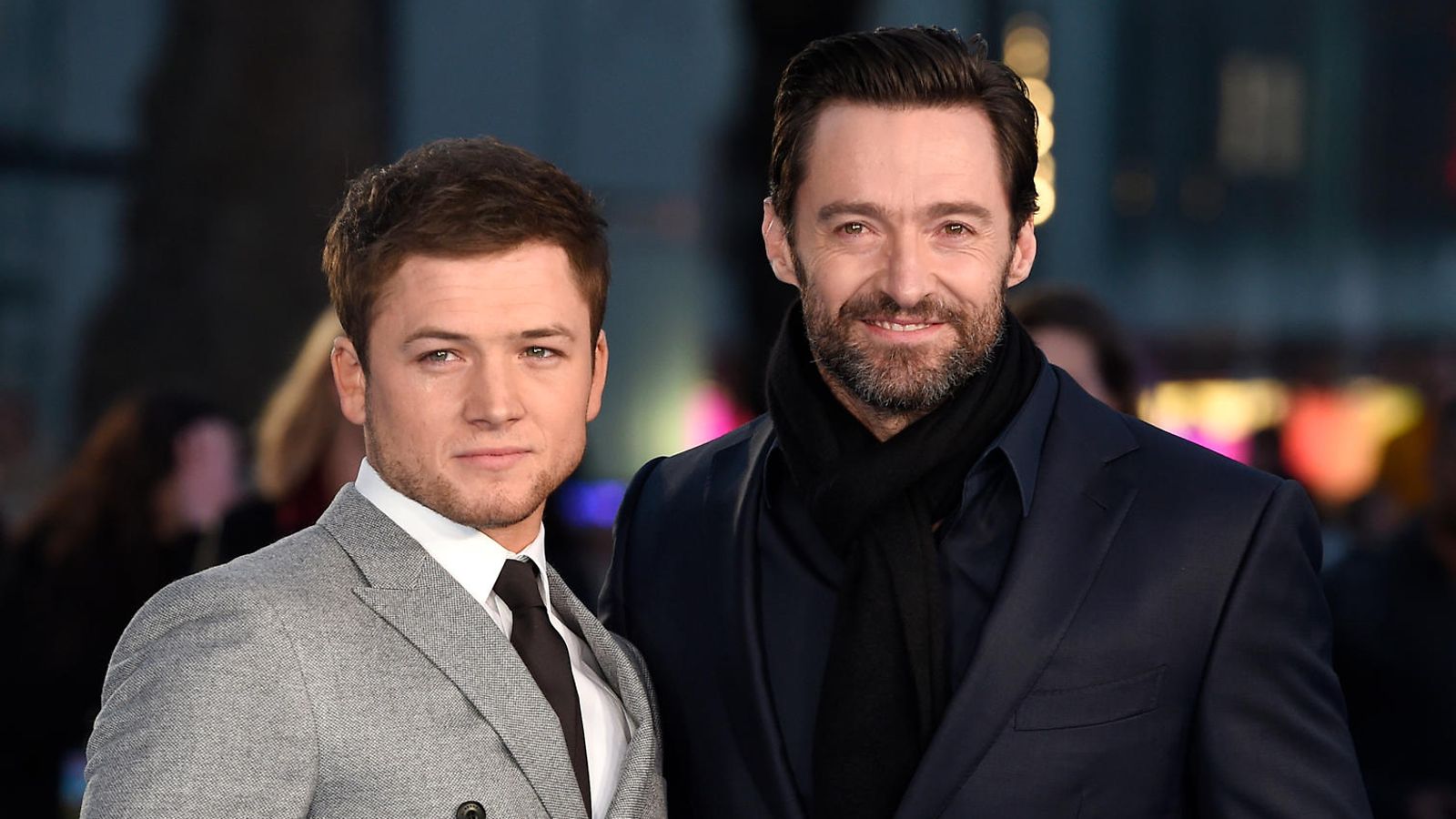 Taron Egerton ja Hugh Jackman Lontoossa 18.3.2016 VAAKA