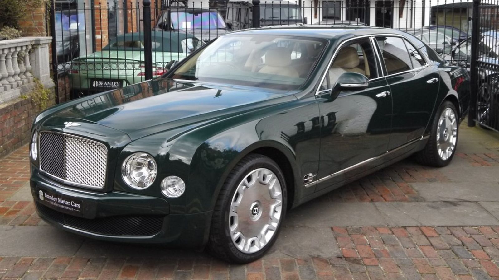 Kuningatar Elisabethin Bentley Mulsanne