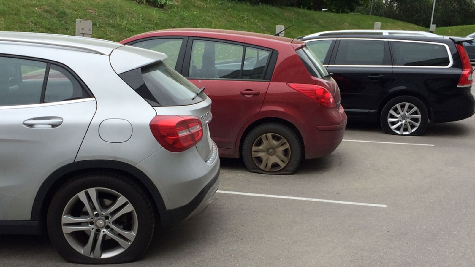 lukijan kuva autot puhkotut renkaat