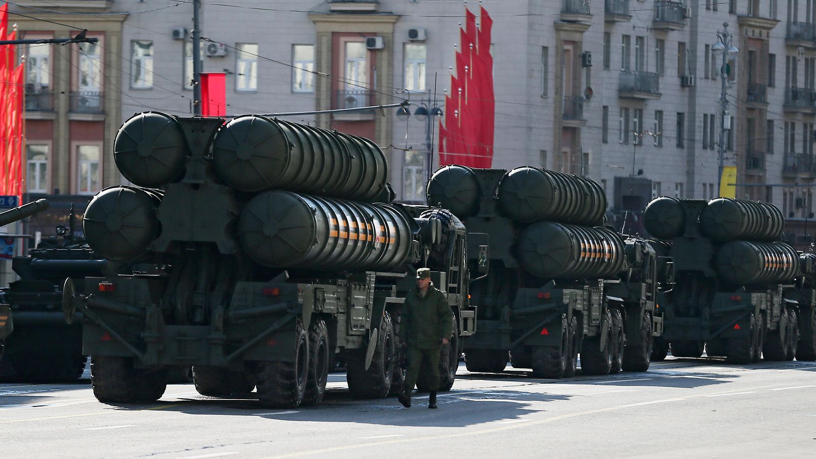 S-400 ilmatorjuntaohjusjärjestelmää esiteltiin Moskovassa Venäjän valmistautuessa voitonpäivän paraatiin 7. toukokuuta 2014.