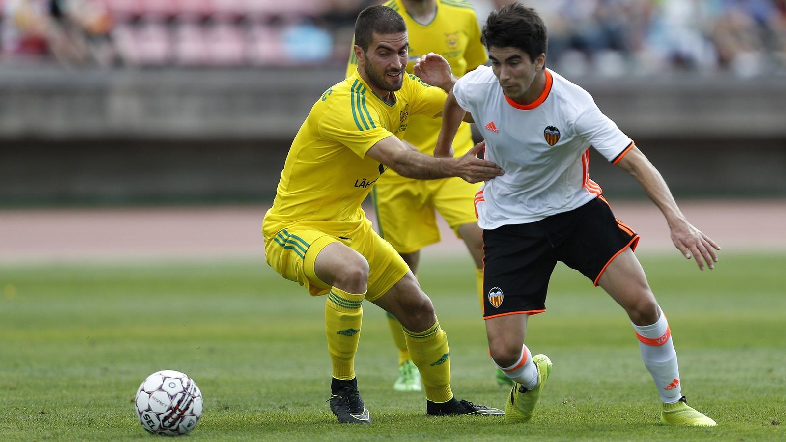 Pavle Milosavljevic ja Valencian Carlos Soler 2016