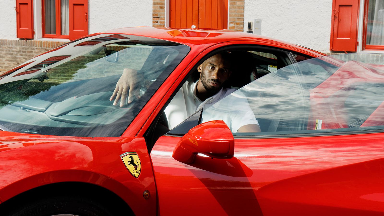 160056-cor-Ferrari-Kobe-Bryant