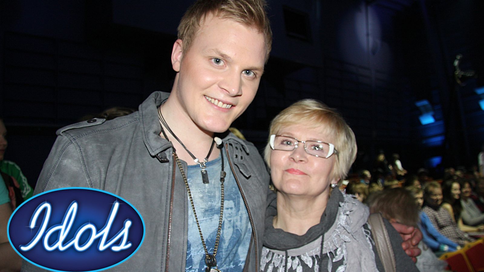 Idols-finalisti Arttu Kettunen ja laulajan äiti Tuija Kettunen.