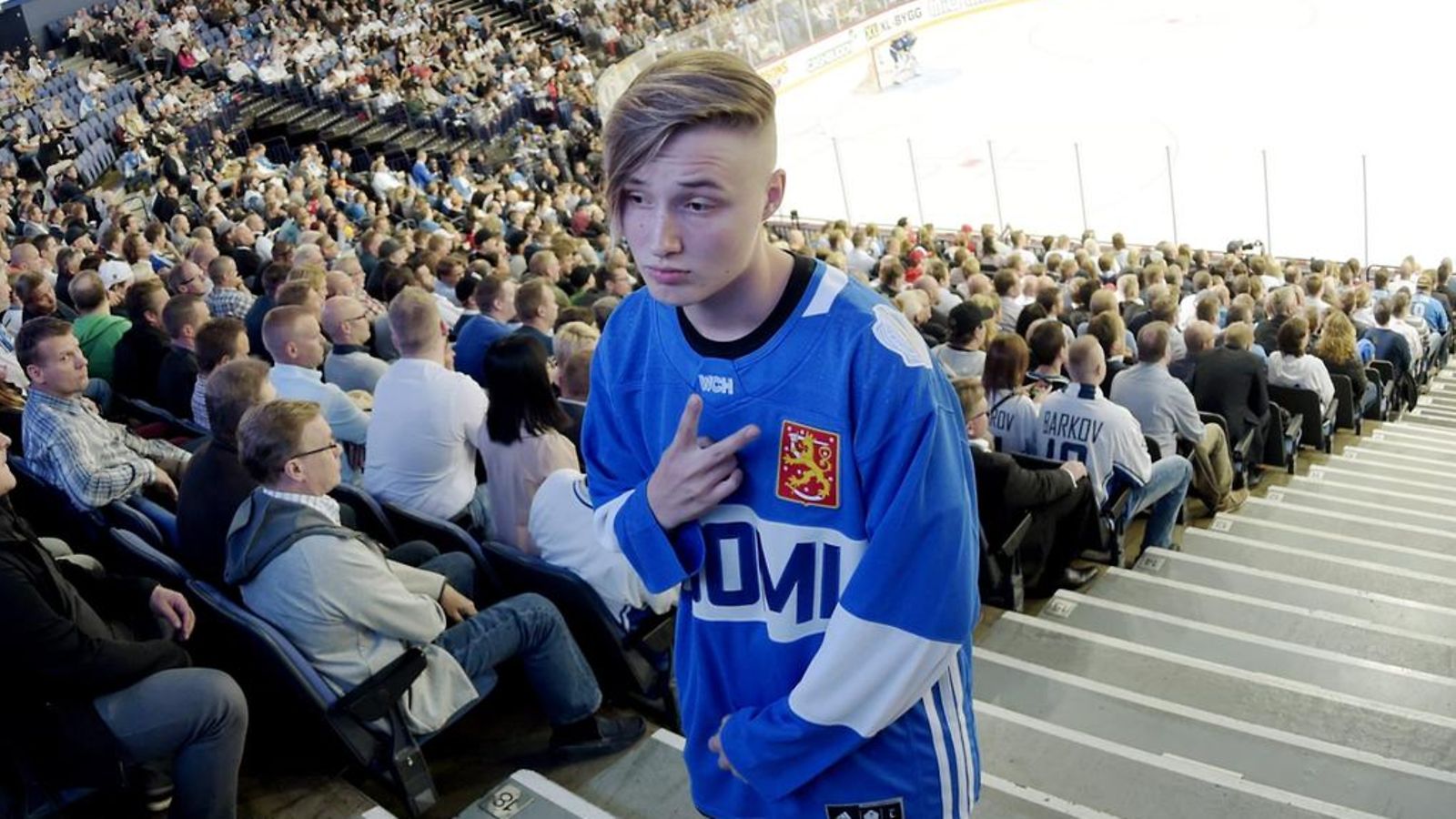 Isac Elliot 8.9.2016 jääkiekkomatsi tiukempi rajaus