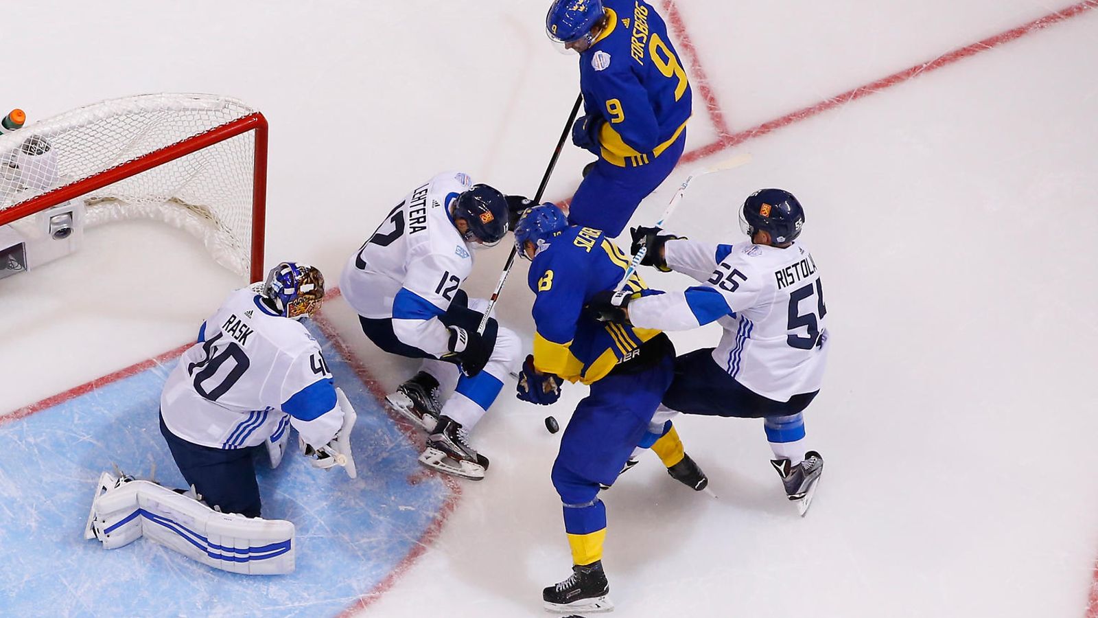 Suomi hävisi Ruotsille 0-2.