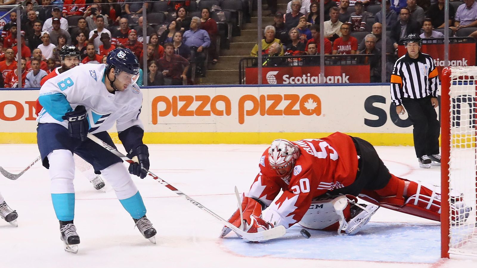 Tobias Rieder, Corey Crawford
