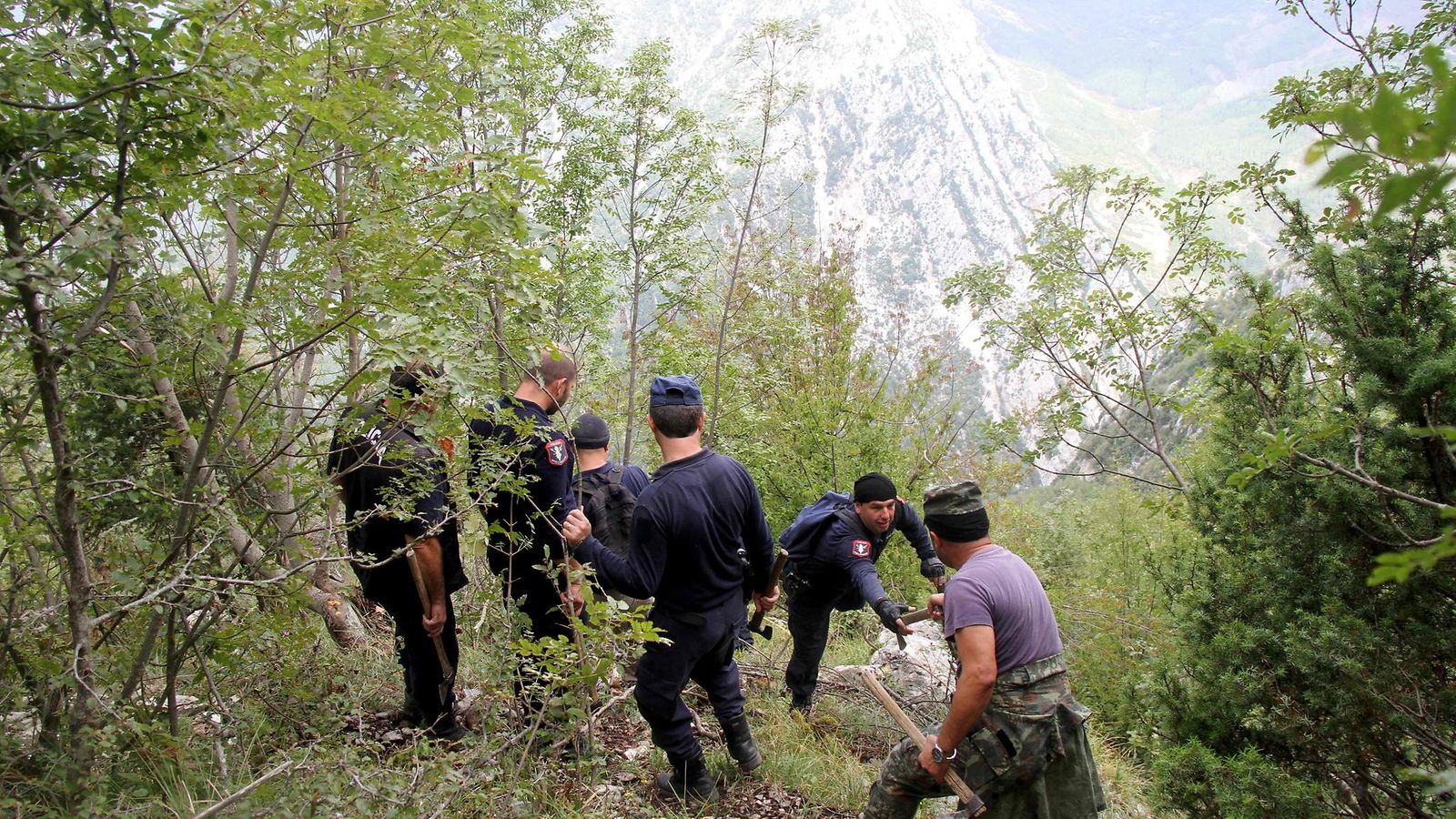 Albania, kannabisviljelijä2