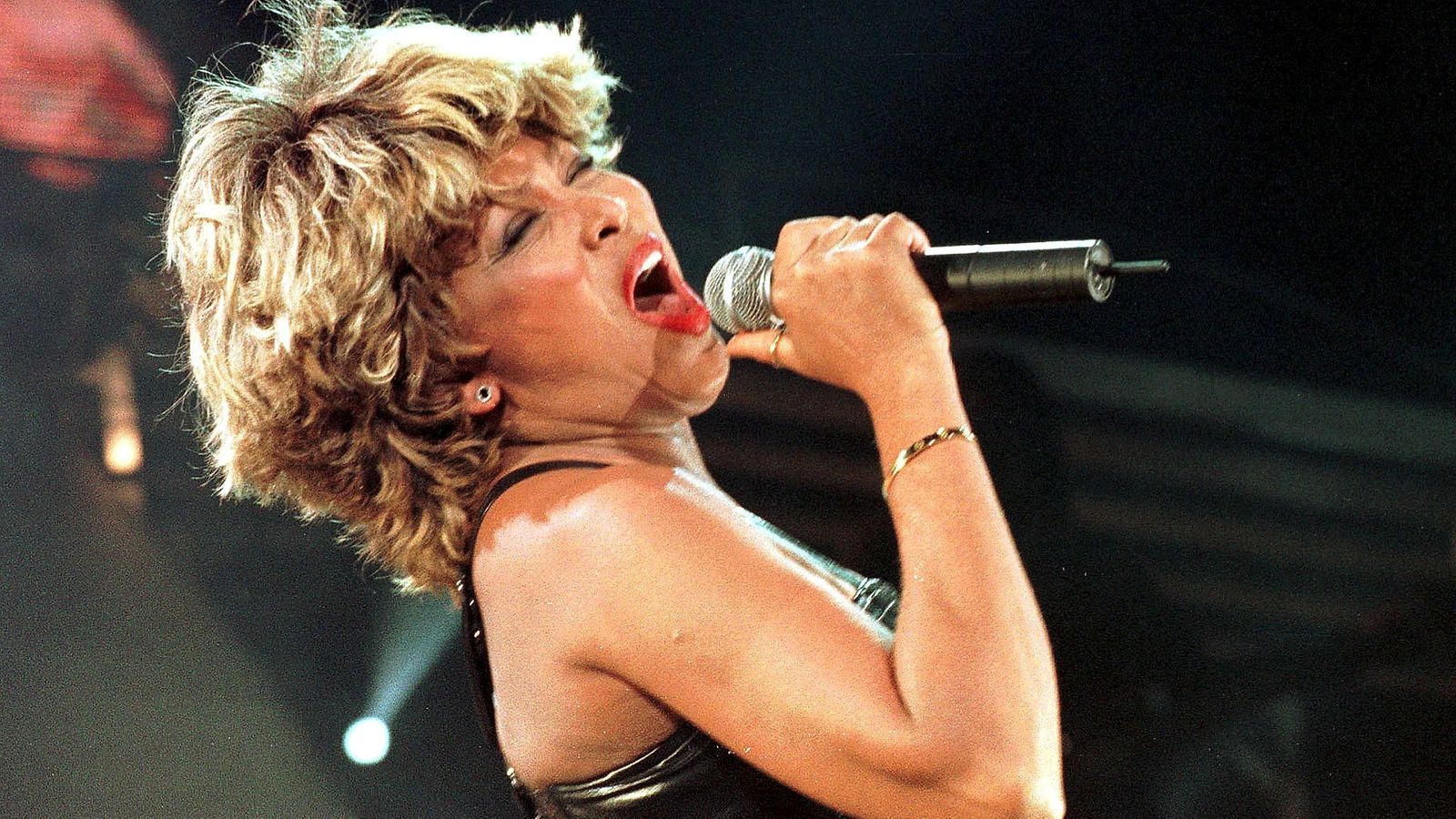 Tina Turner vuonna 2000 