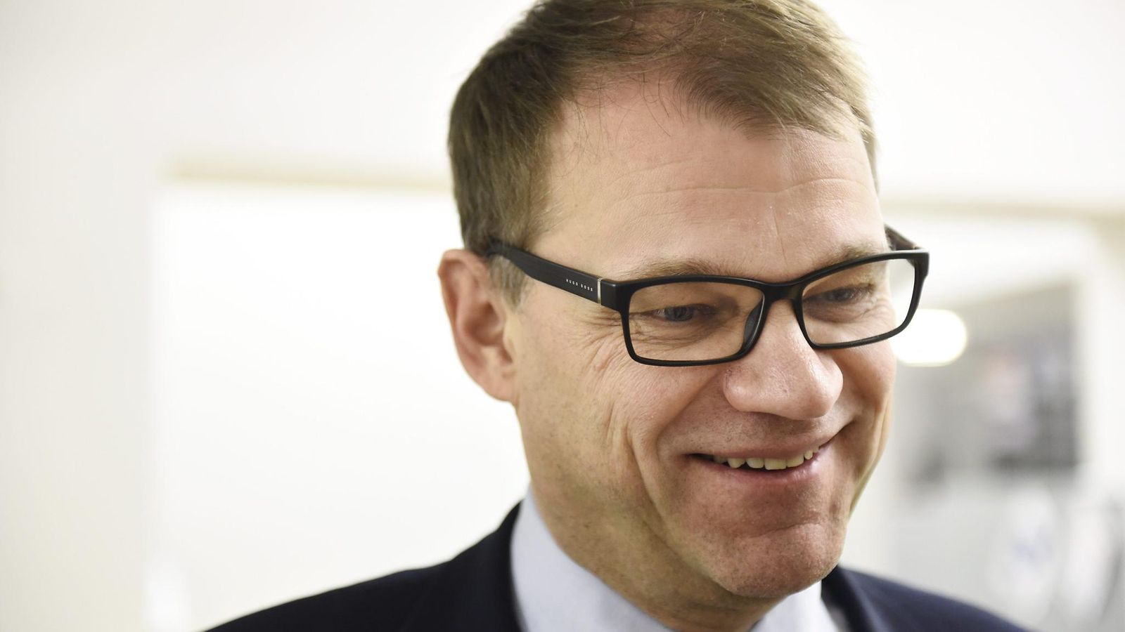 Juha Sipilä 2016 naurahtaa