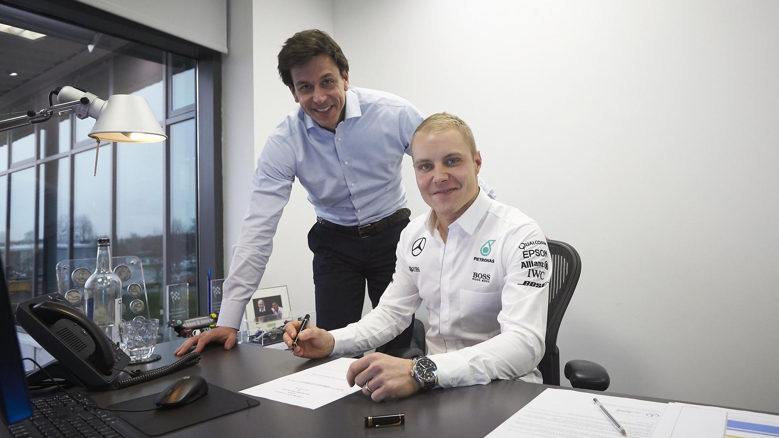 Toto Wolff ja Valtteri Bottas 2017 sopimus