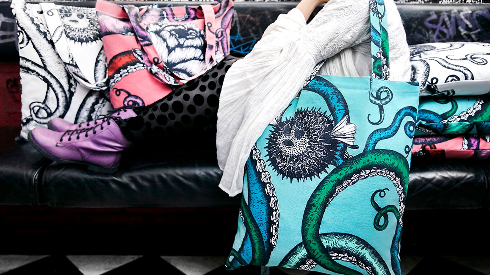 Vallila_SS17_Octopus_bag_cushion_photographerHennaSoronen_2 (002)