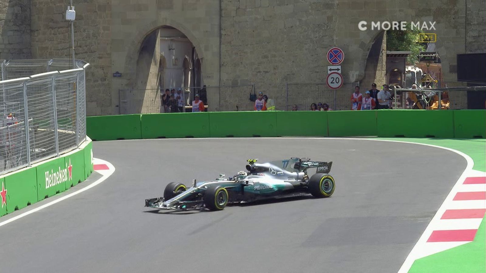Valtteri Bottas, poikittain, Baku, 2017