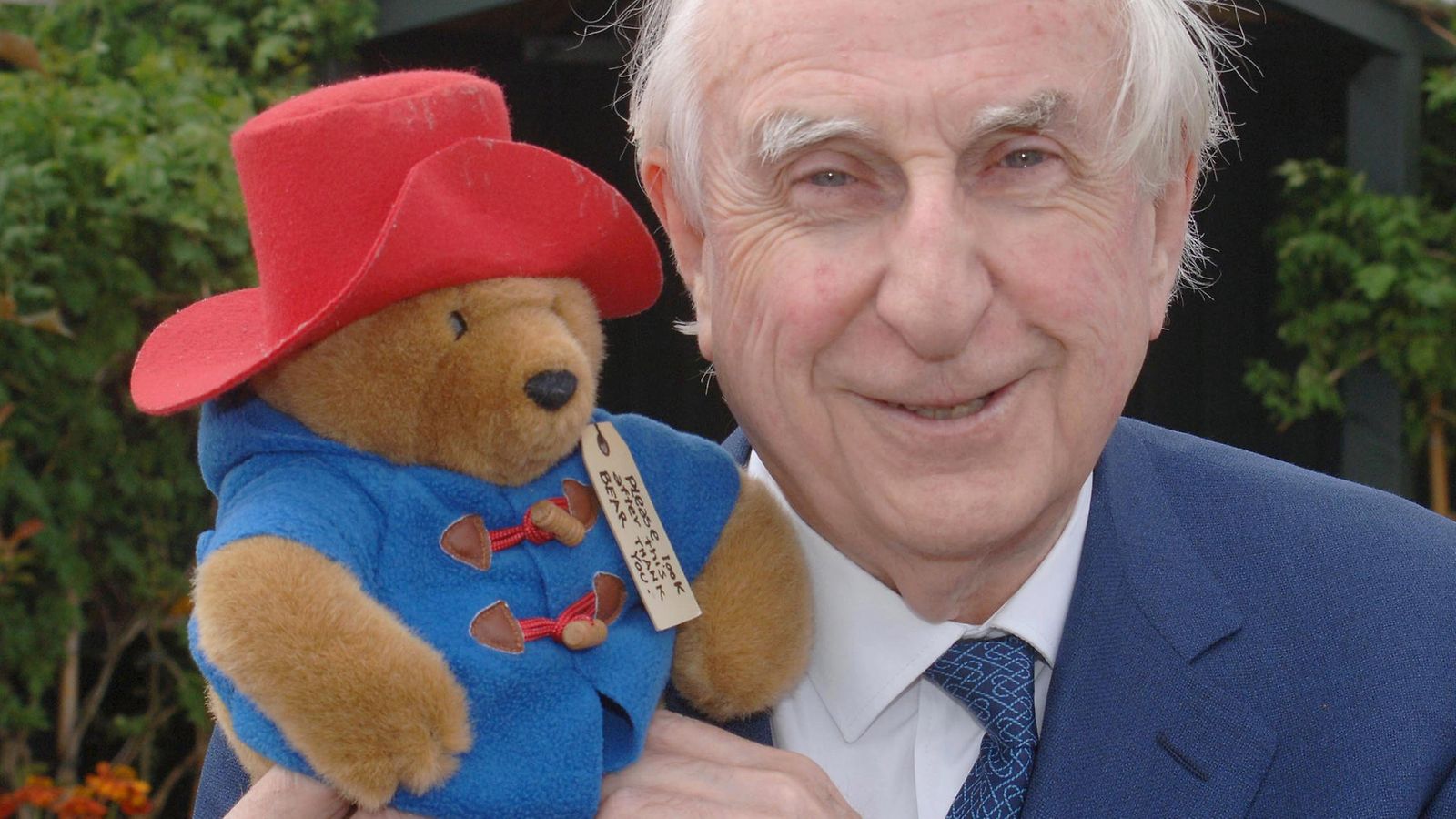 Michael Bond ja Karhuherra Paddington 2005