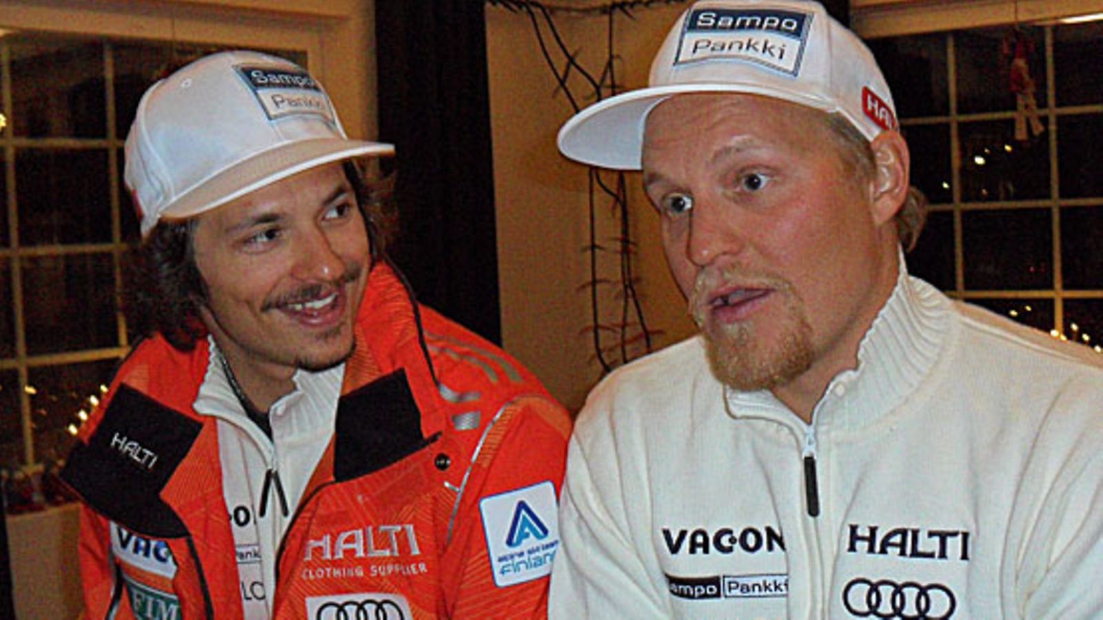 Marcus Sandell ja Kalle Palander naureskelevat Levillä. Kuva: Timo Kunnari/MTV3