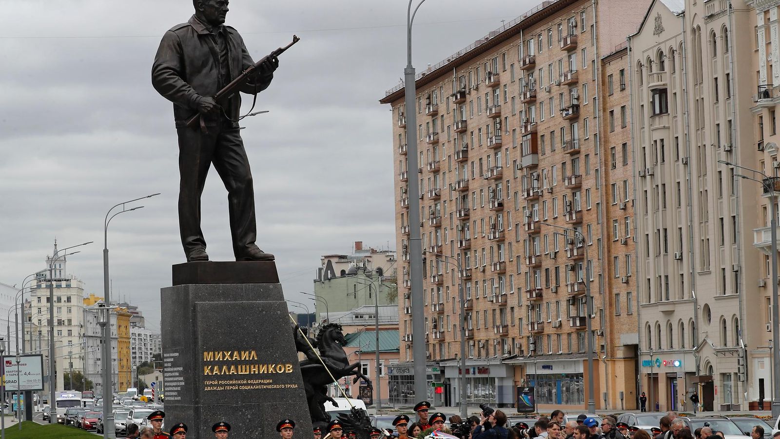 Mihail Kalashnikov, muistomerkki, AK-47