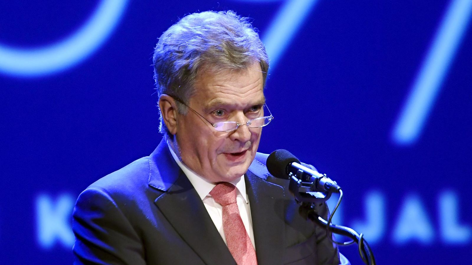 Sauli Niinistö Suomen Kirjailijaliiton 120-vuotisjuhlassa Kansallisteatterissa Helsingissä 10.10.2017 1
