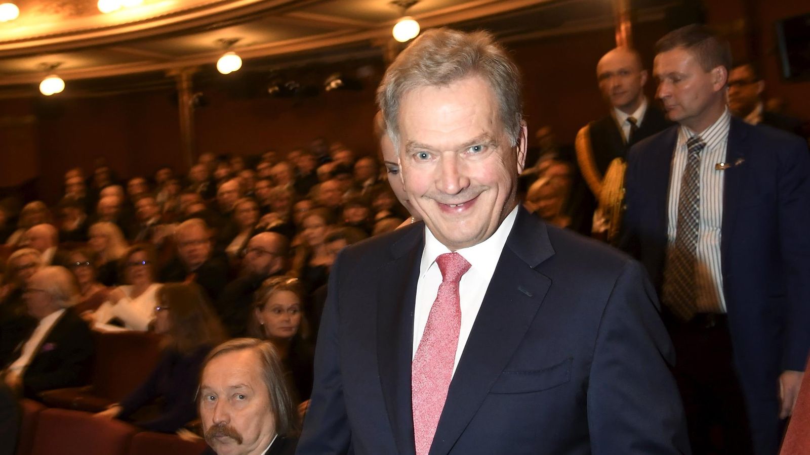 Sauli Niinistö Suomen Kirjailijaliiton 120-vuotisjuhlassa Kansallisteatterissa Helsingissä 10.10.2017 3