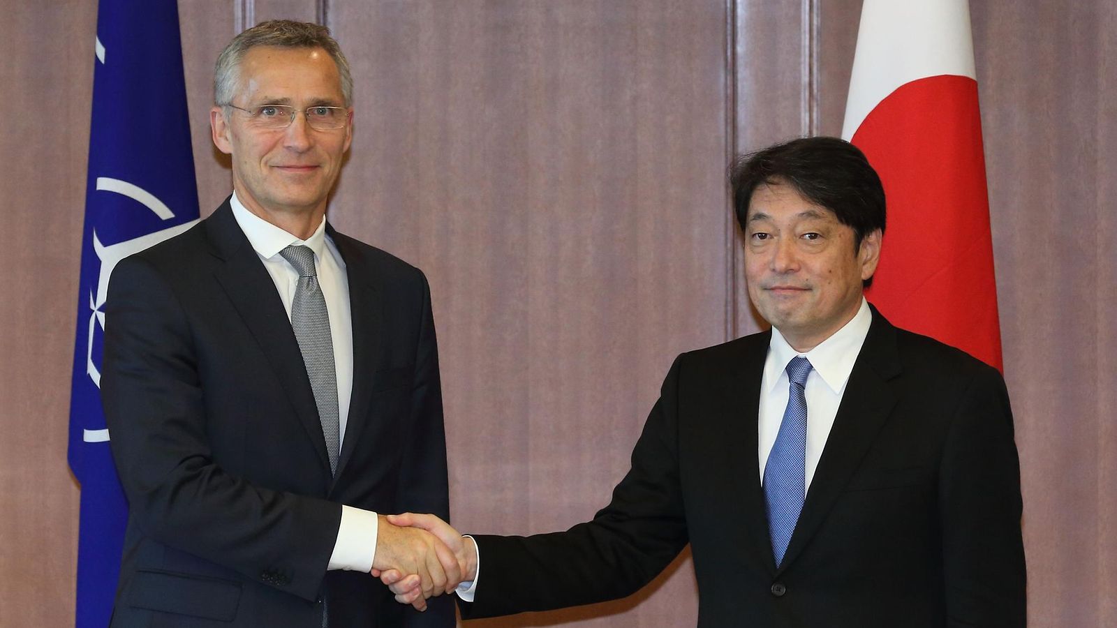 Jens Stoltenberg ja Japanin puolustusmininsteri Itsunori Onodera