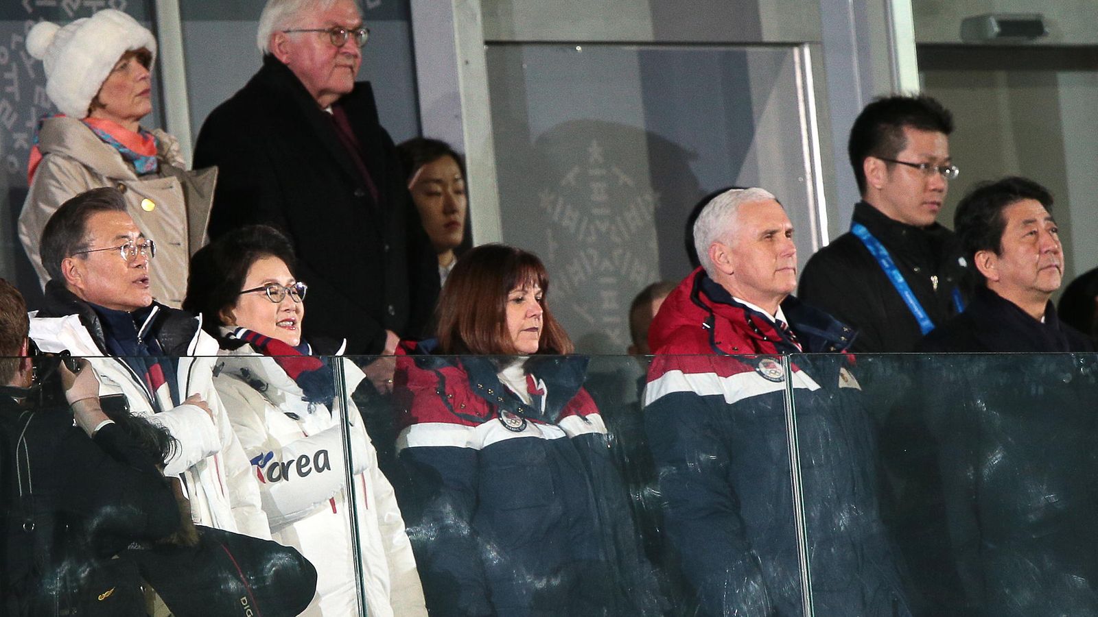 Yhdysvaltojen varapresidentti Mike Pence talviolympialaisten avajaisissa.