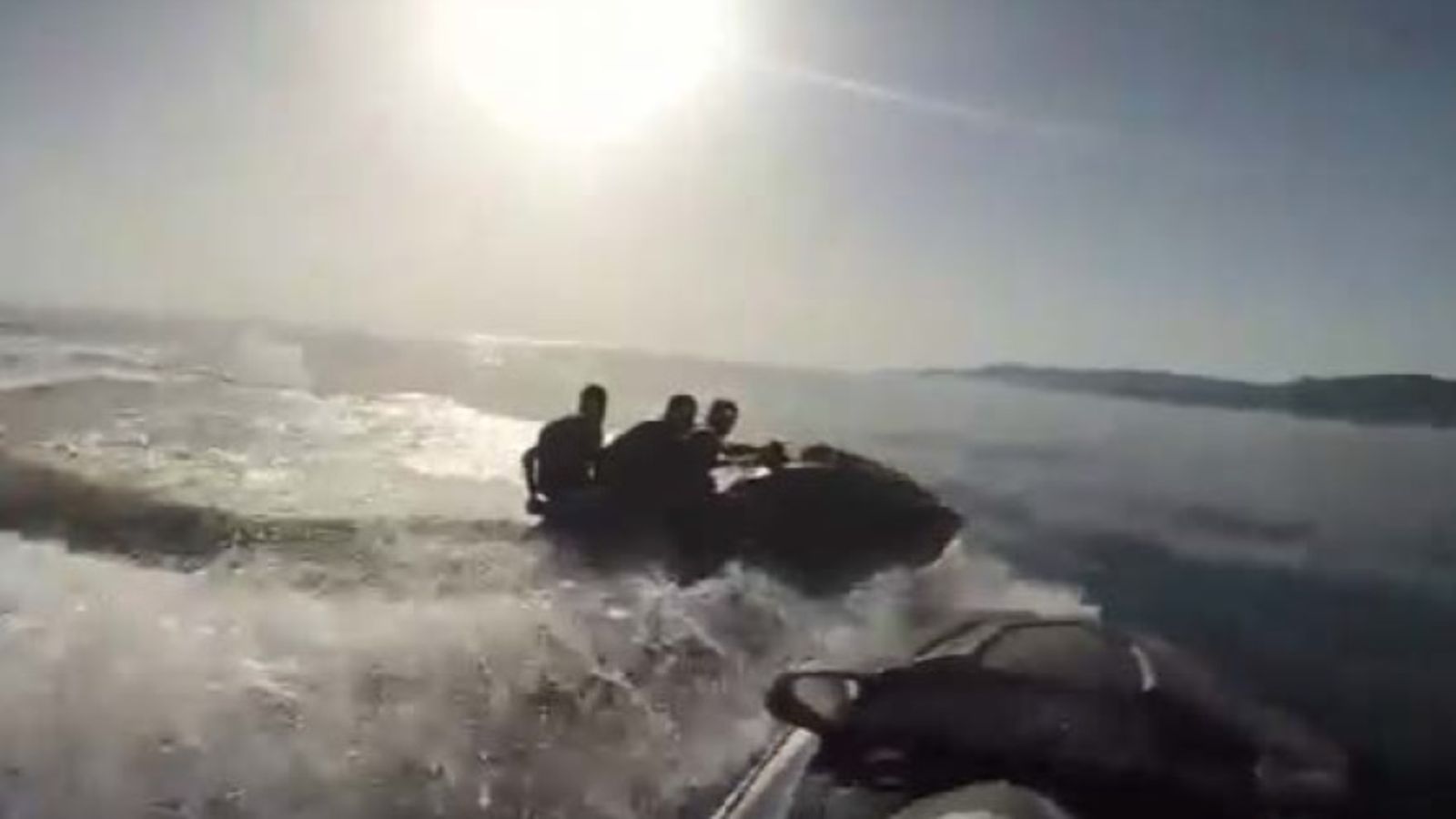 Pakolaisia salakuljetetaan vesiskootterilla - frontex