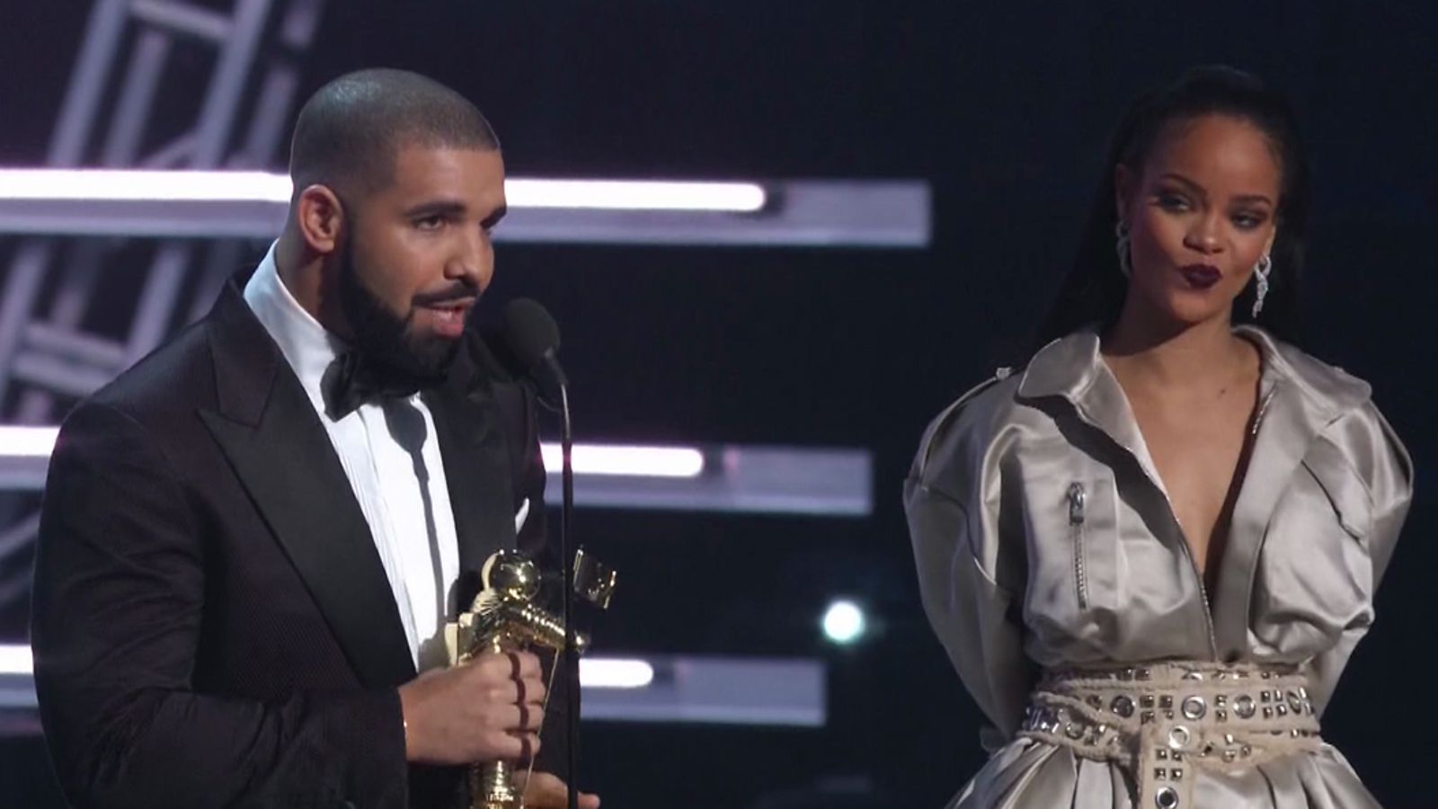 rihanna drake