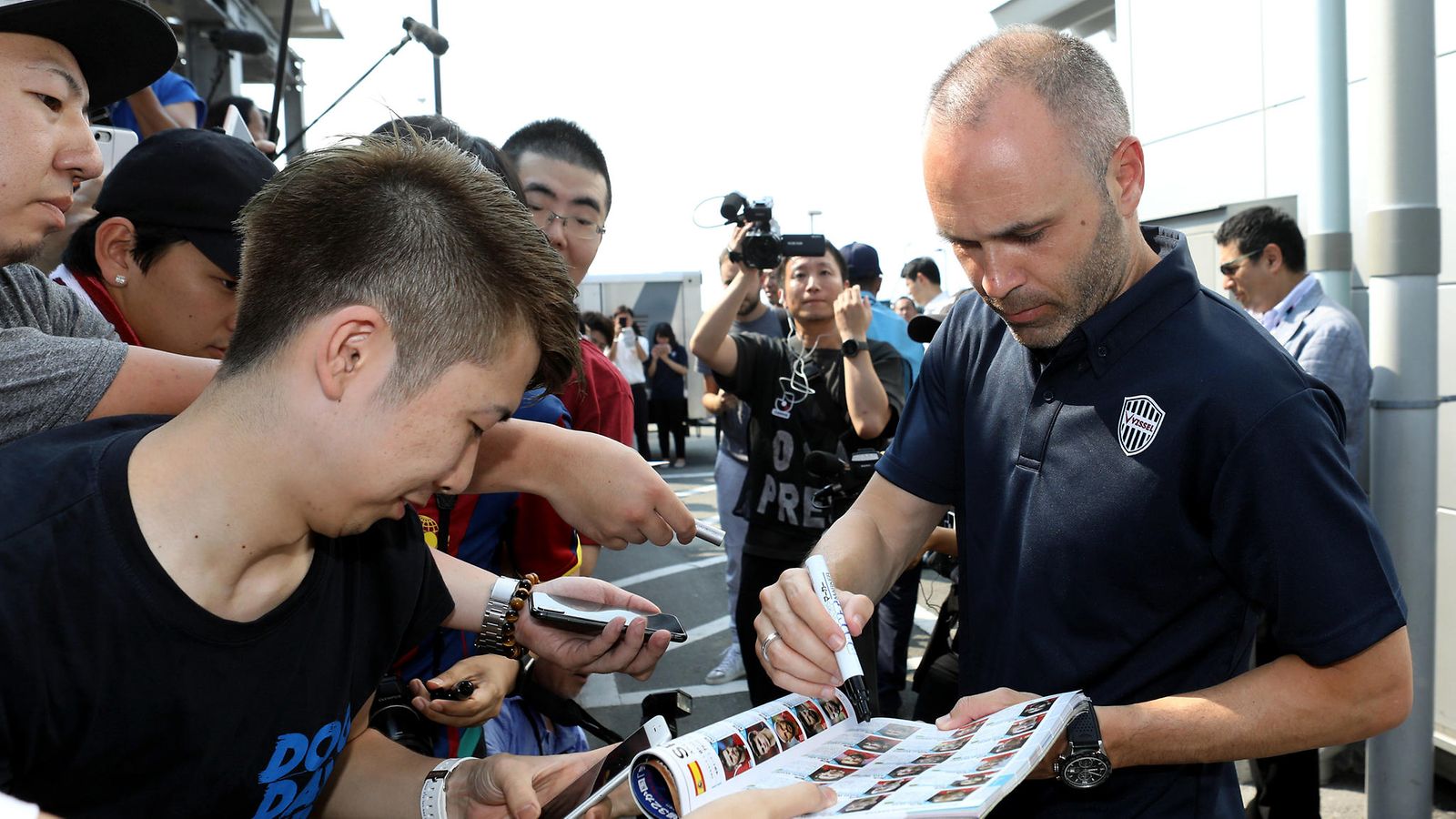 Andres Iniesta saapui Japaniin.