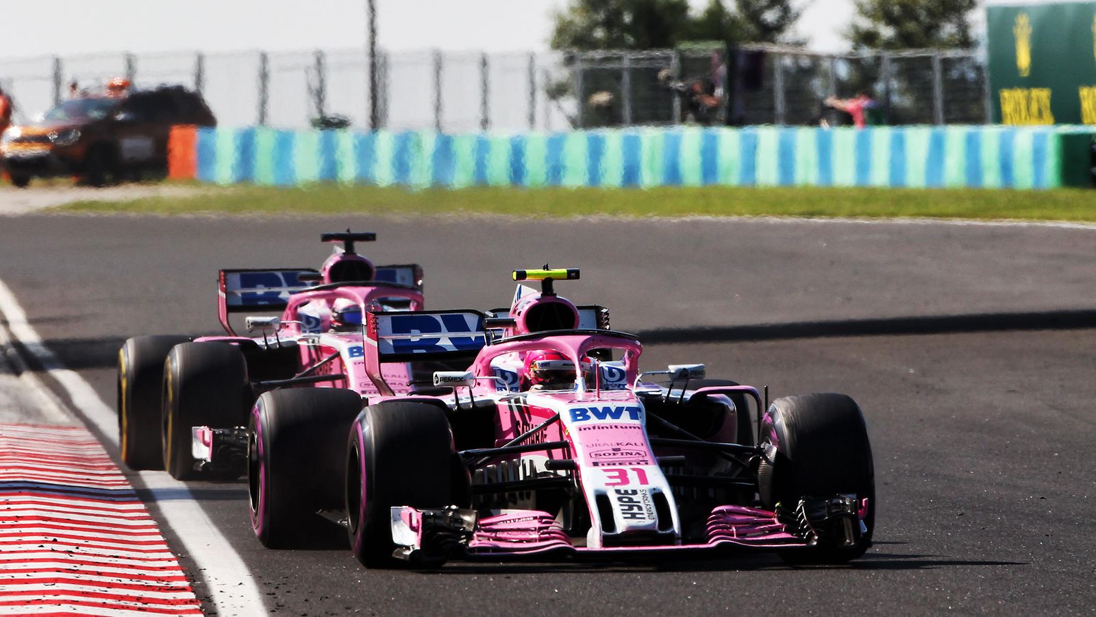 Force India unkari kaksi autoa