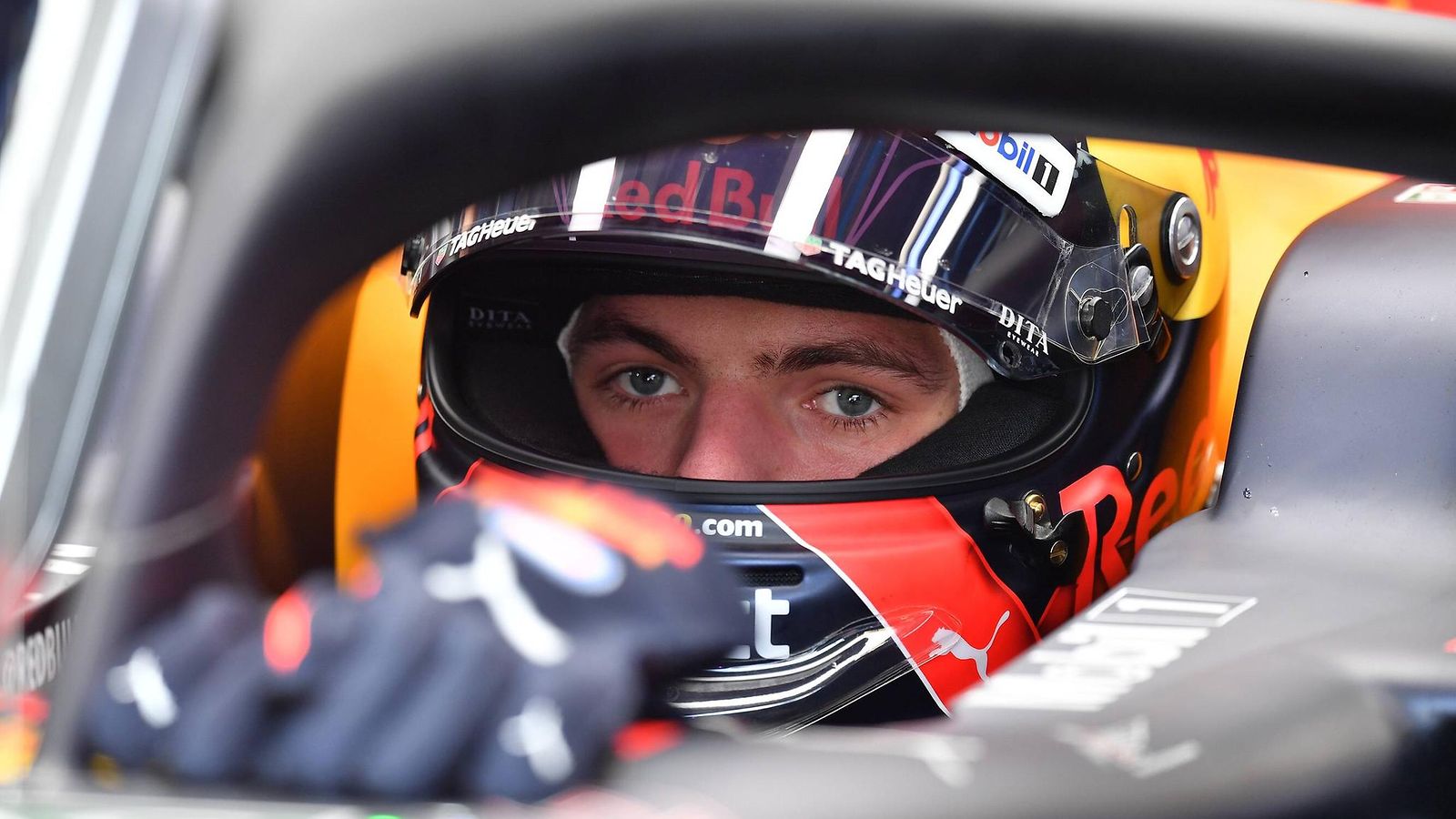 Max Verstappen ohjaamossa