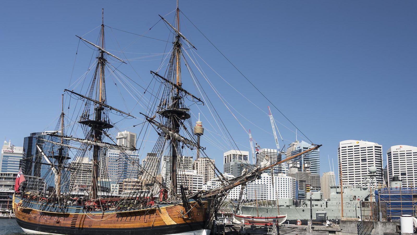 HMS Endeavour james cook