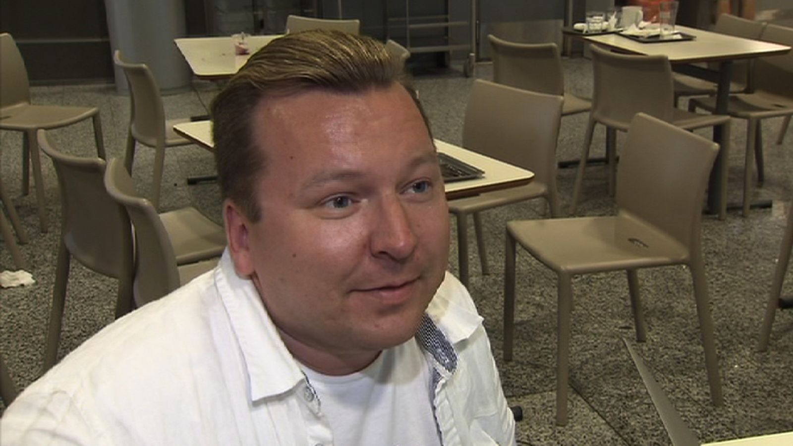 Antti Juntunen Helsinki-Vantaan lentokentällä.