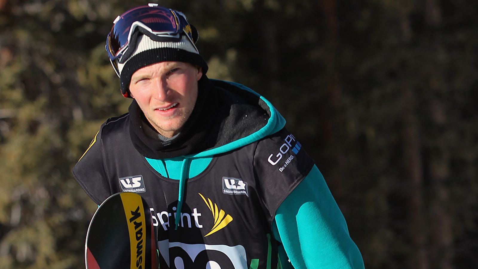 Lumilautailija Janne Korpi juhli lumikourun eli halfpipen maailmancupin voittoa.