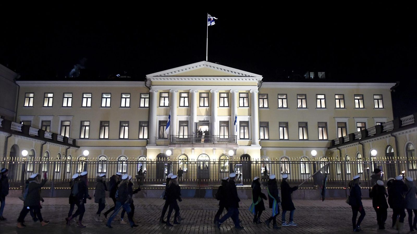 Presidentinlinna ylioppilaiden soihtukulkue lehtikuva