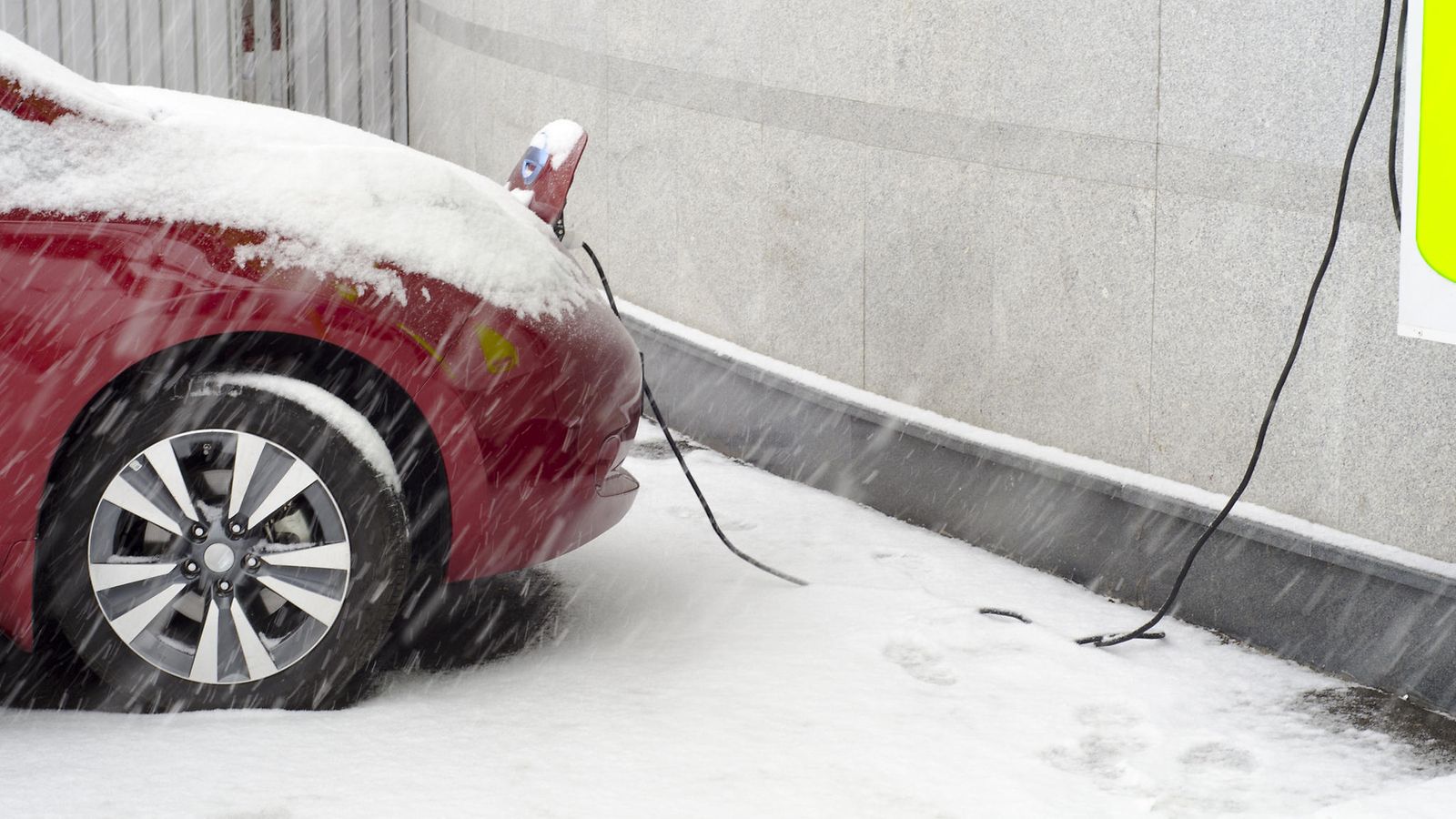 sähköauto latauksessa lataaminen lataus