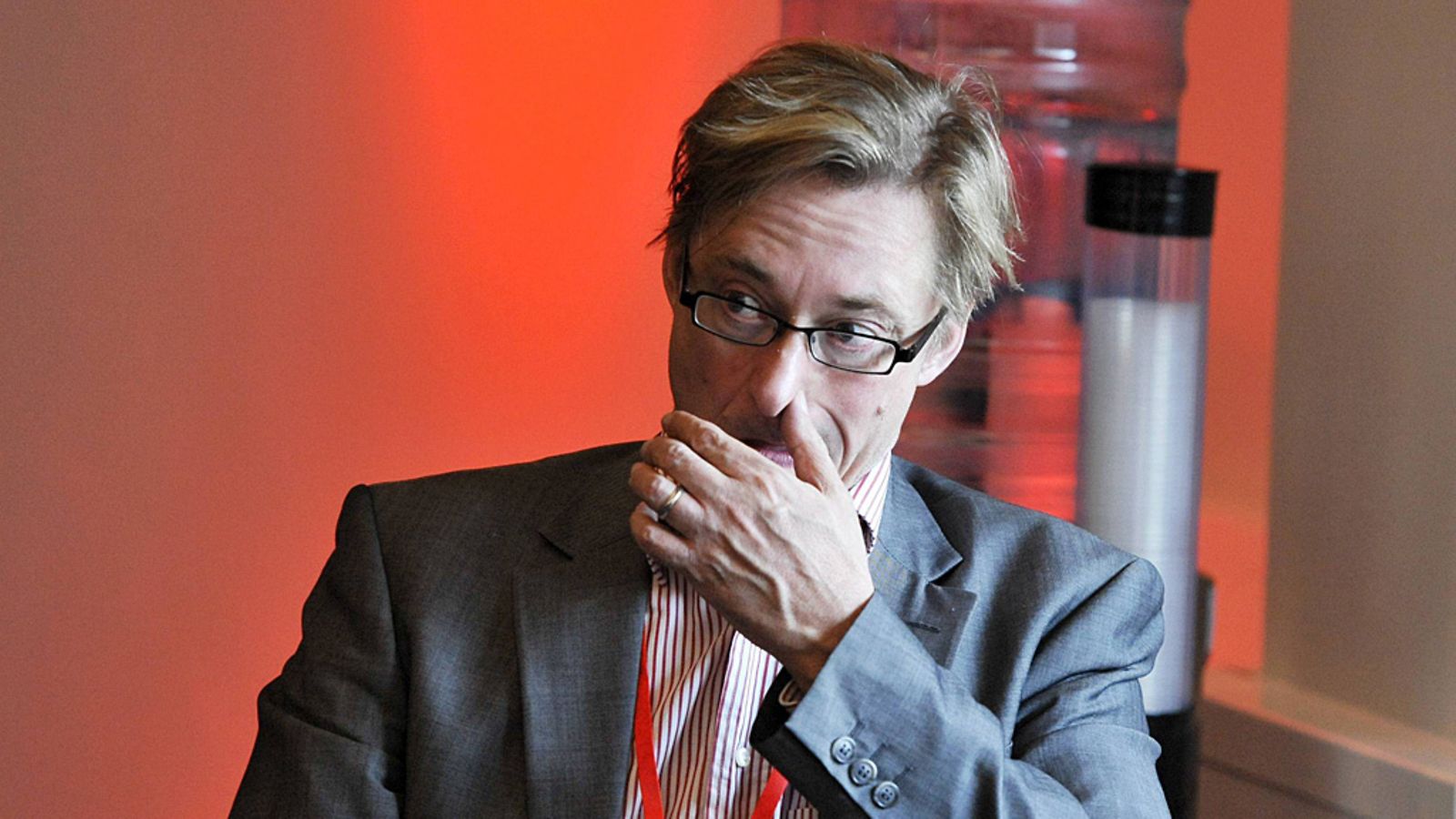 Mikael Jungner jättää puoluesihteerin tehtävät ovet paukkuen.