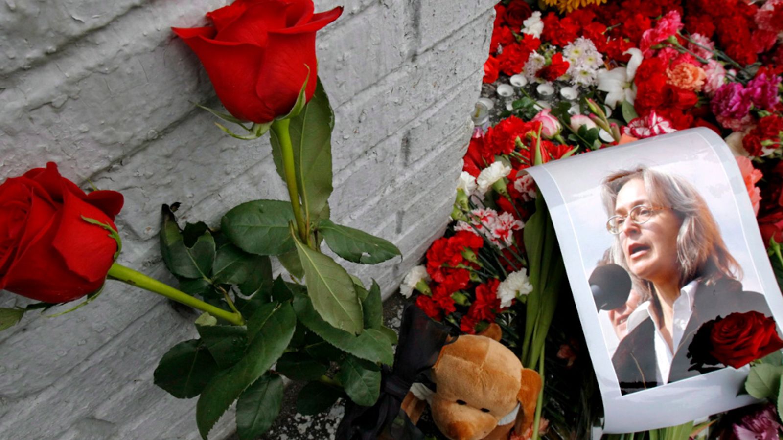Toimittaja Anna Politkovskaja ammuttiin Moskovassa vuonna 2006.