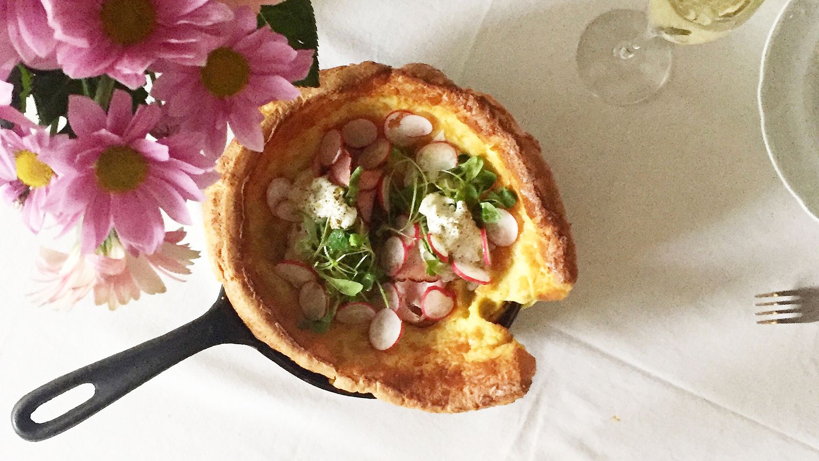 Sivumaku Dutch Baby pannukakku