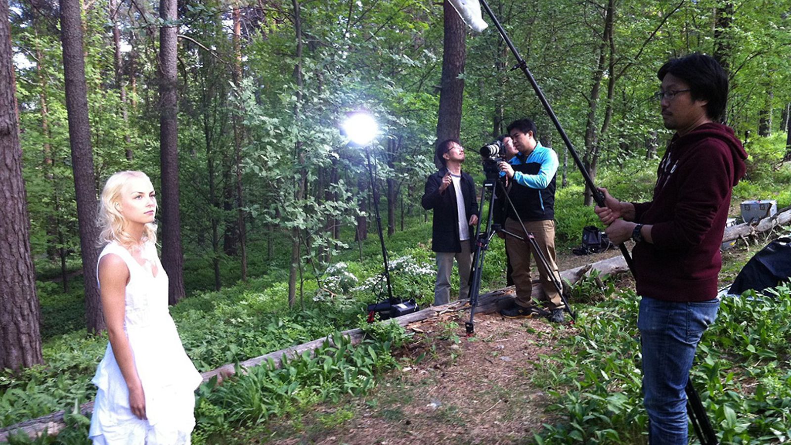 Japanin tv kuvaamassa Kiira Korpea Tampereella.