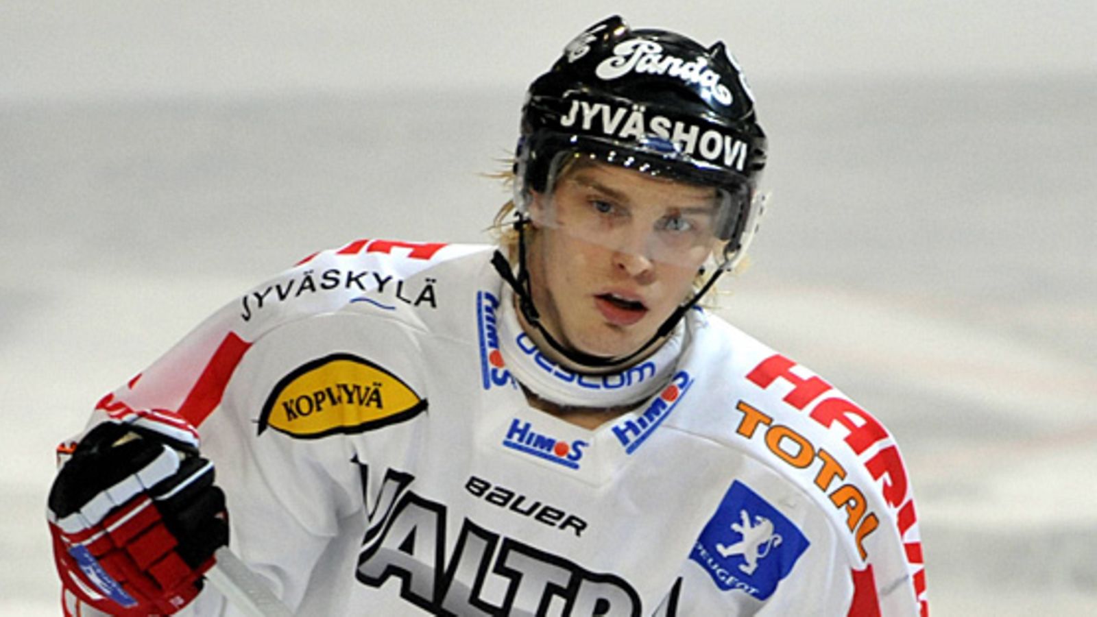 Antti Pihlström nakutti hattutempun jo ottelun avauserässä.
