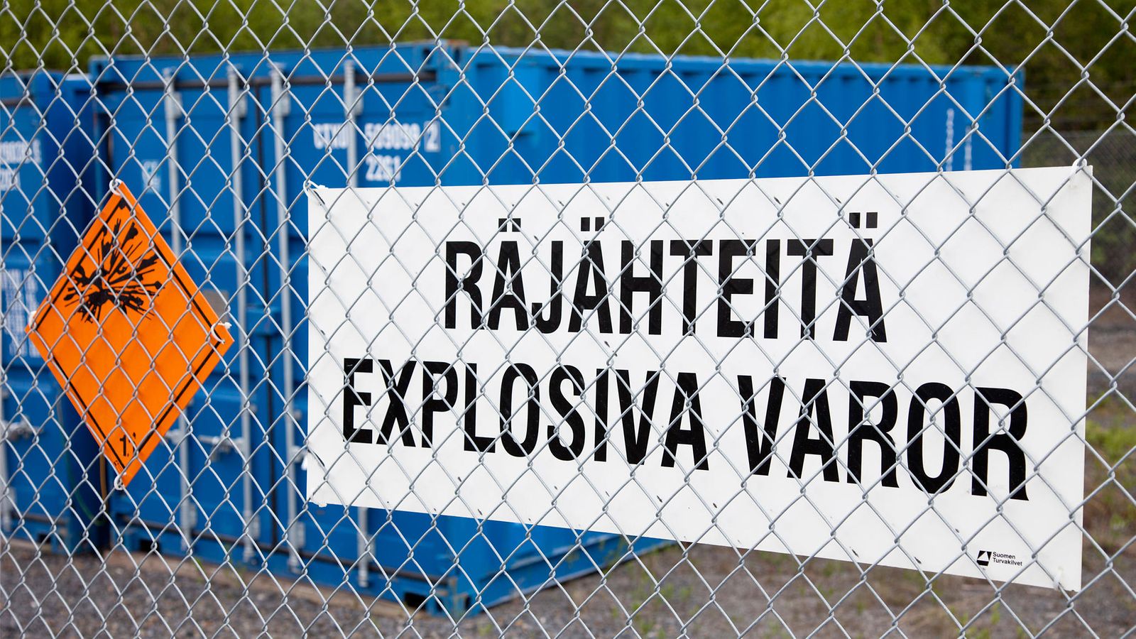 AOP kuvitus räjähteitä