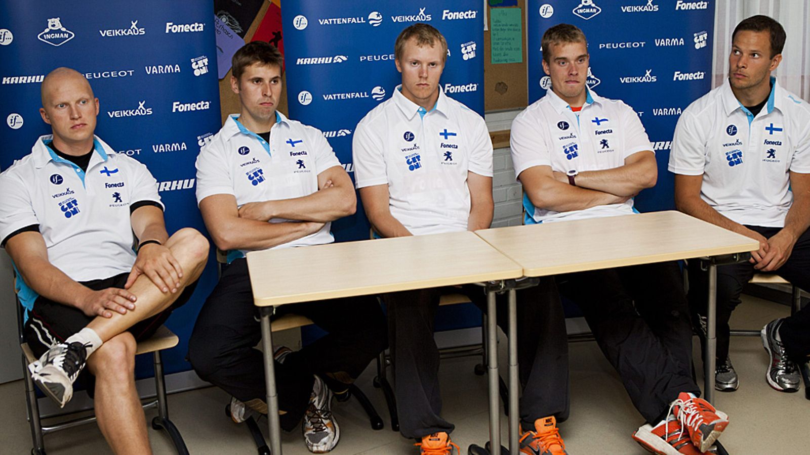 Teemu Wirkkala (vas.), Antti Ruuskanen, Lassi Etelätalo, Ari Mannio ja Tero Pitkämäki yleisurheilun EM-joukkueen tiedotustilaisuudessa sunnuntaina.