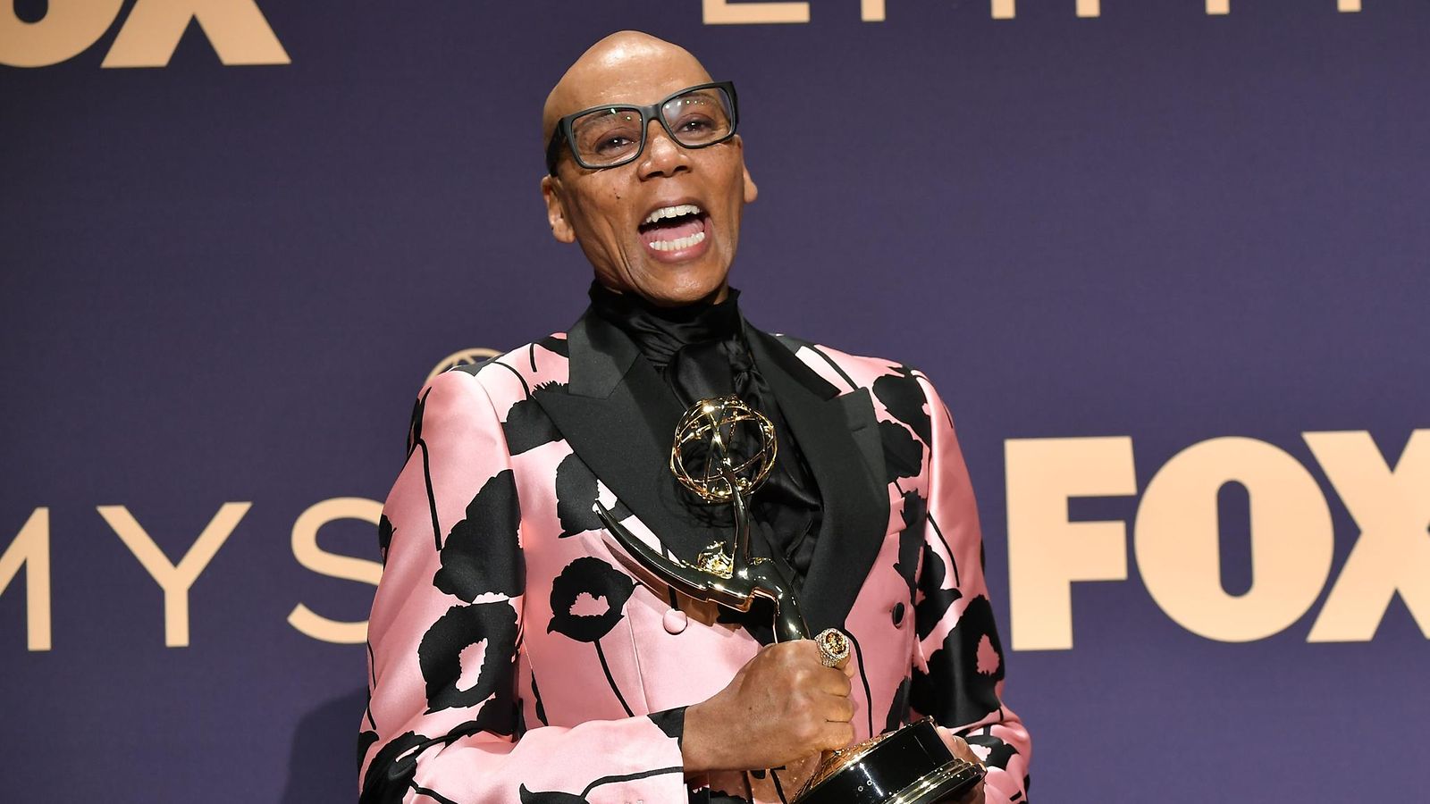 rupaul emmy 2019 voitto