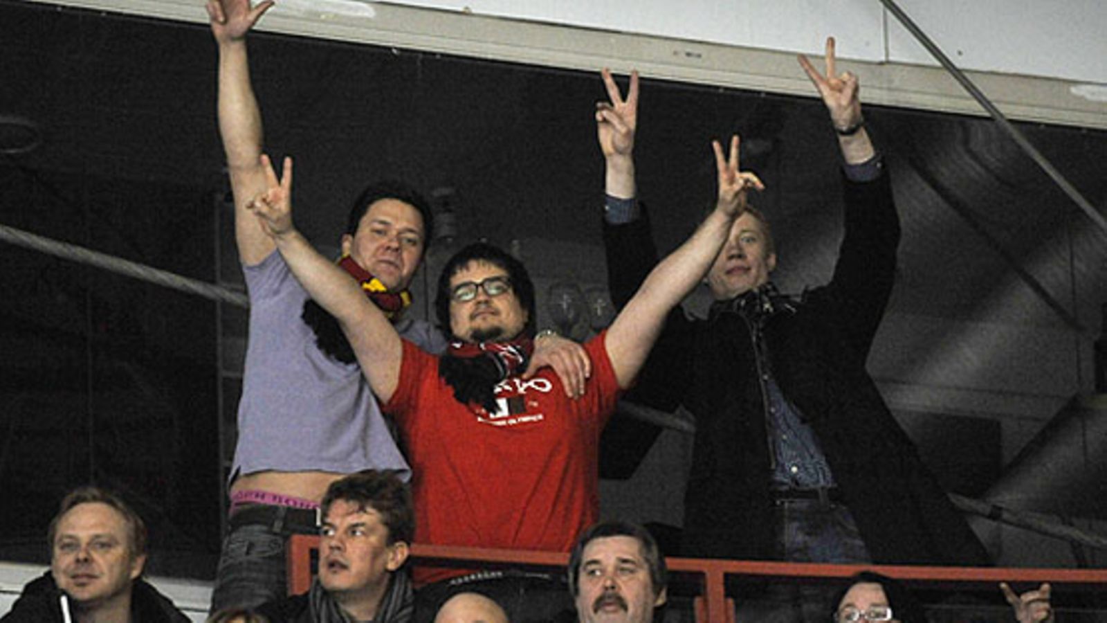 faneja HIFK:n ja Jokerien välisessä playoff-pelissä.