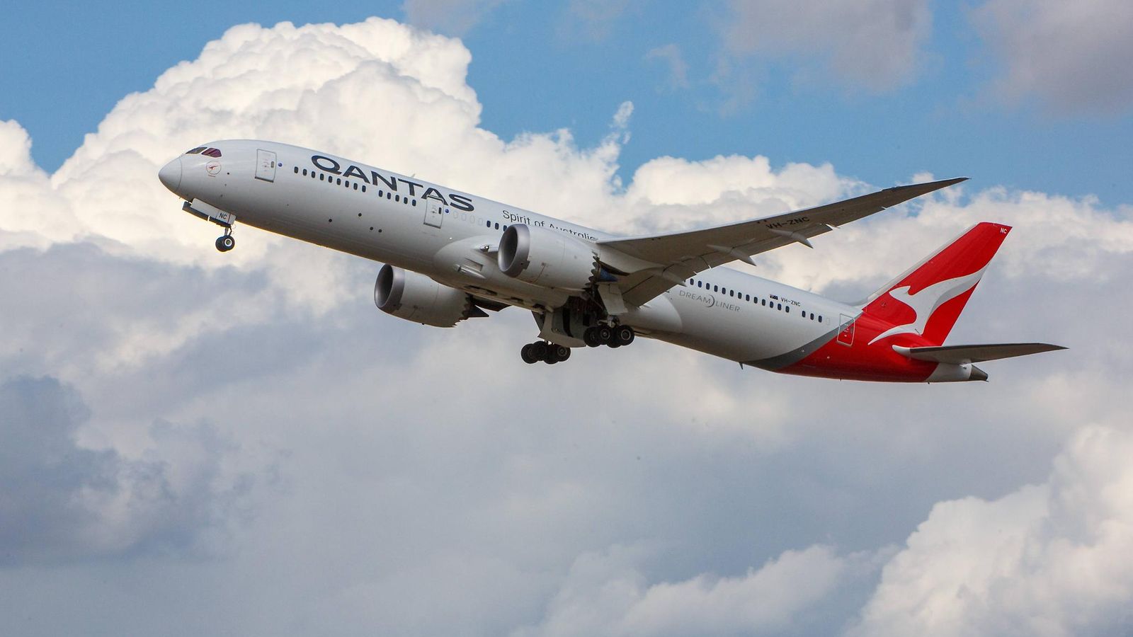 AOP Qantas 787 Dreamliner Lontoo