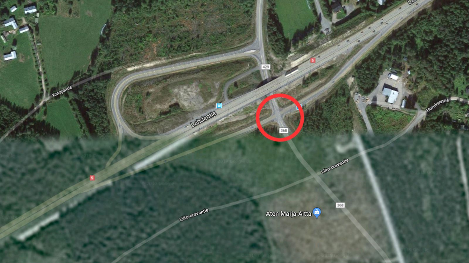 Onnettomuus on sattunut kuvan ympyröidyssä risteyksessä. Navigaattoriin luottavat autoilijat ovat ajaneet Viitostieltä erehdyksessä liittymärampille. Ja kun he ovat olettaneet ajavansa yhä etuajo-oikeutettua moottoritietä, on vaaratilanne ollut valmis.