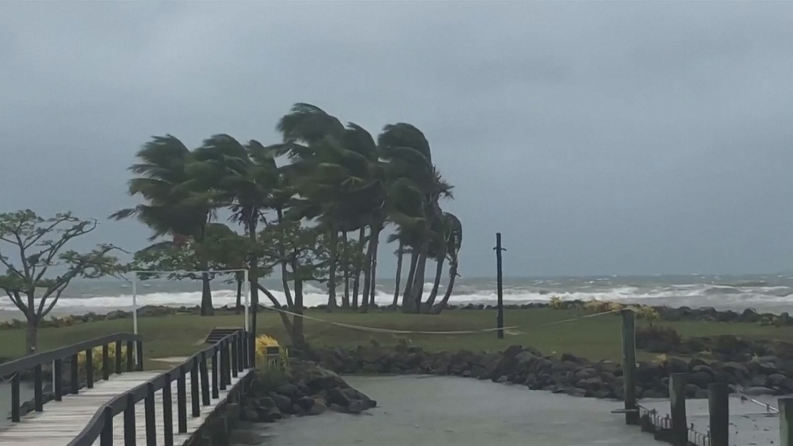 2019-12-29T060119Z_1_7010-ASIA-STORM-FIJI-UGC2_frame_1259