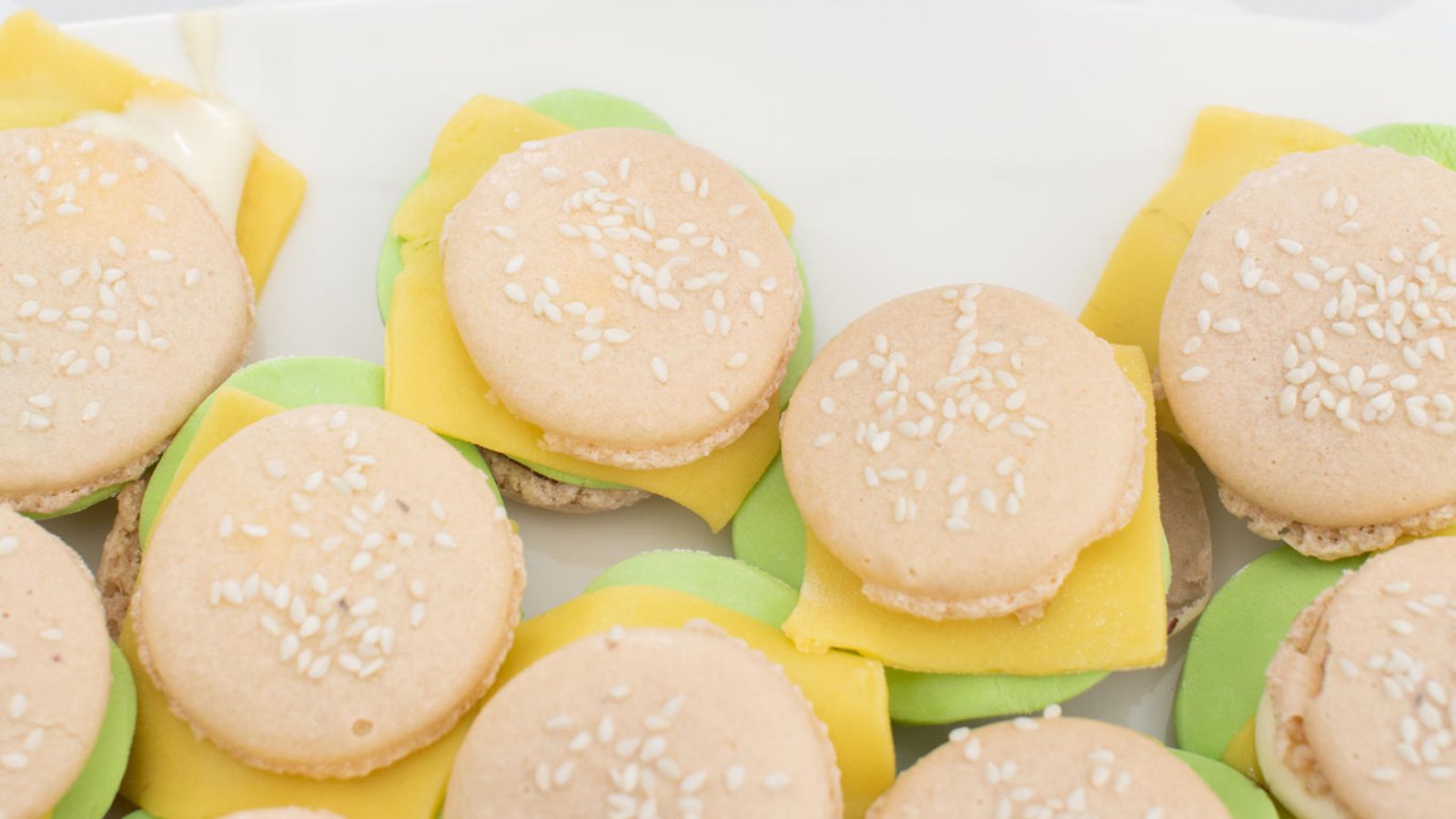 Koko Suomi leipoo: Macaronsburger